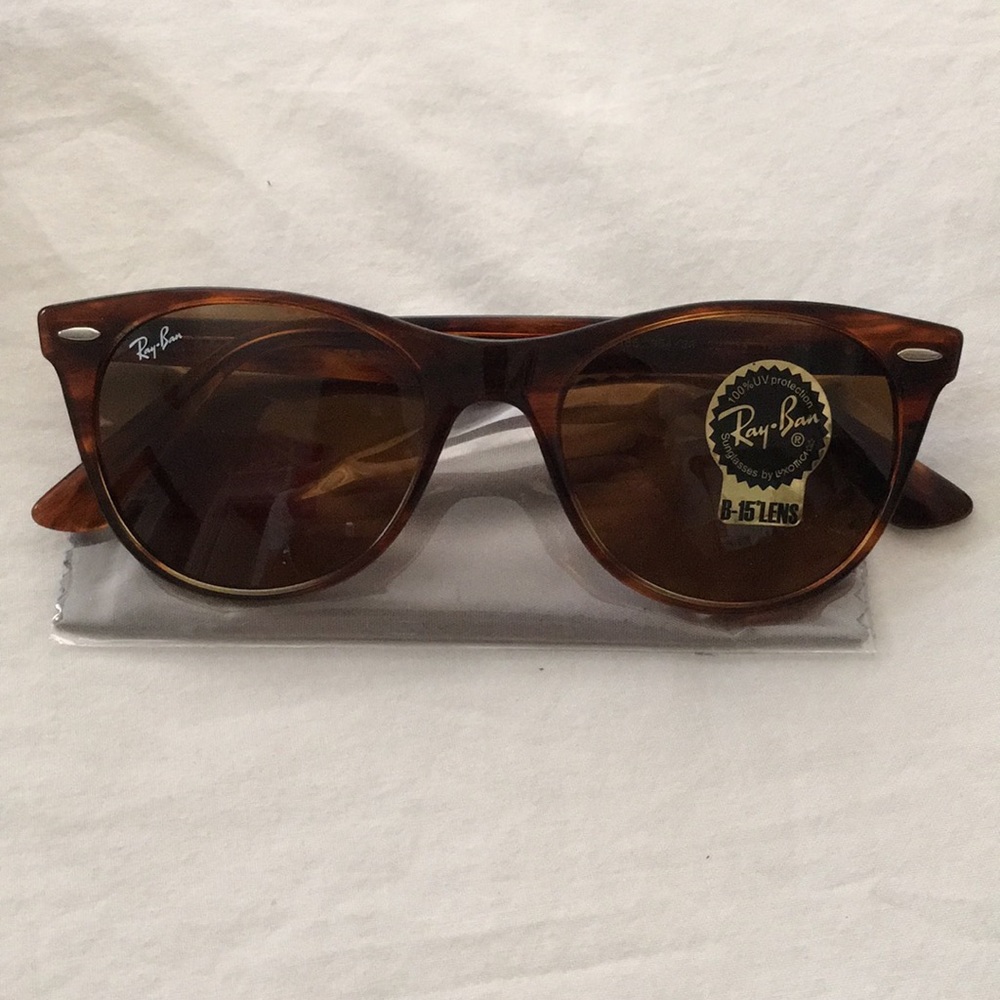 Brand New RayBan Wayfarers Tortoise shell Sunglass